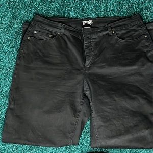 Women’s Terra & Sky Straight Leg Jeans.